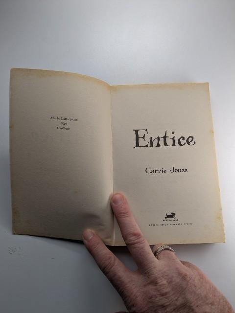 After Obsession, Captivate, Entice - 3 x Carrie Jones Books - Great Value